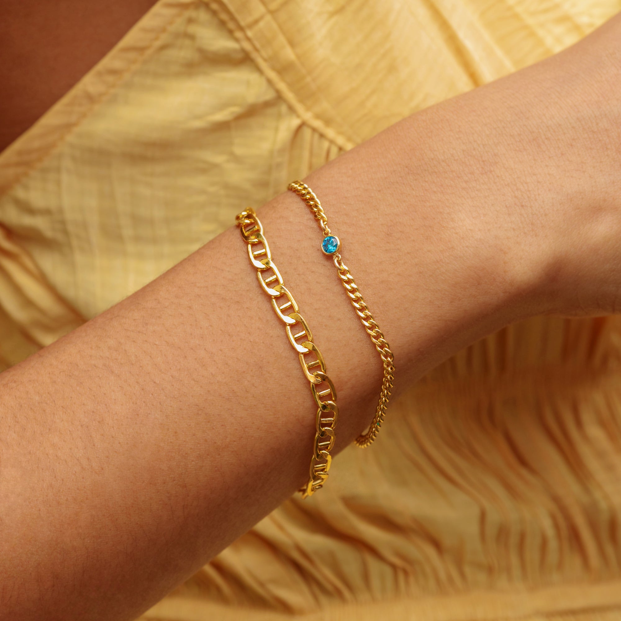 Bracciale con catena curb e castone