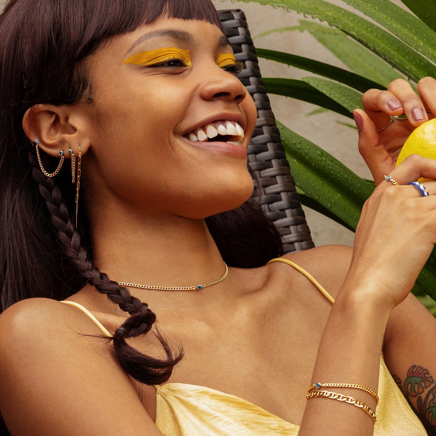 Choker con catena curb e lunetta in zaffiro