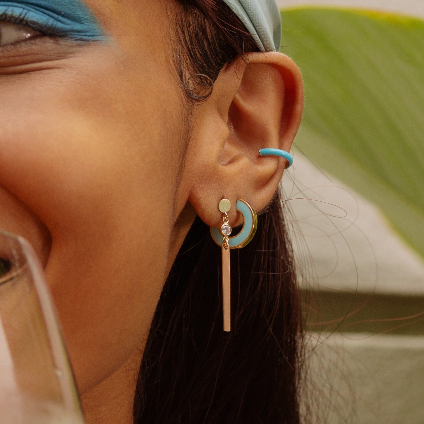 ต่างหูเคลือบอีนาเมลกลับด้านได้ สีฟ้าน้ำทะเลสดใส