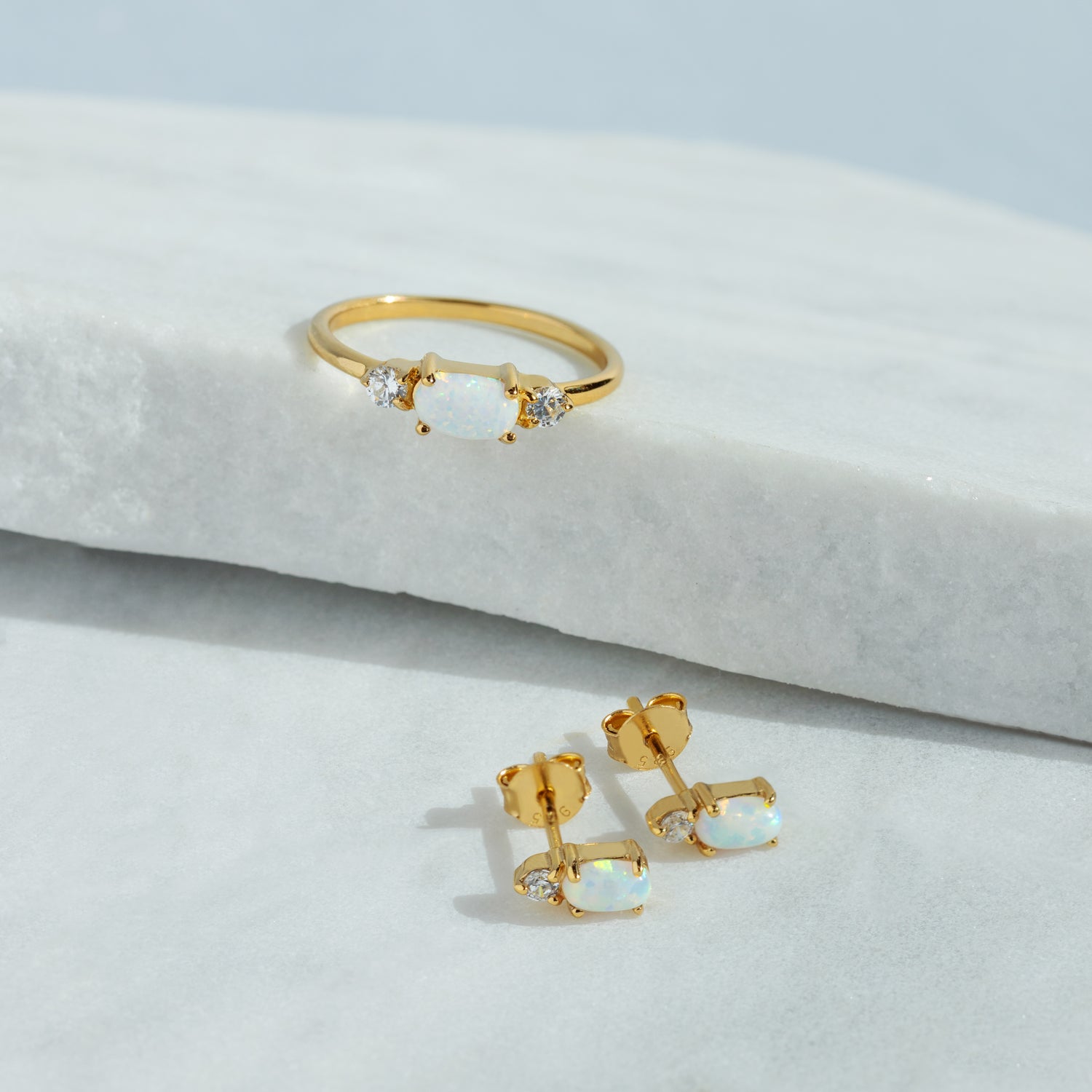 金色裝飾蛋白石CZ戒指