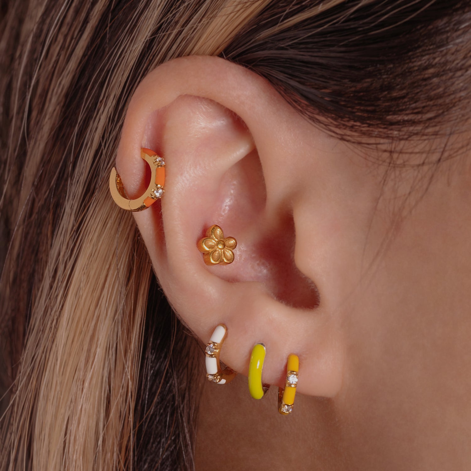 Koraal Oranje CZ Huggie Hoepel