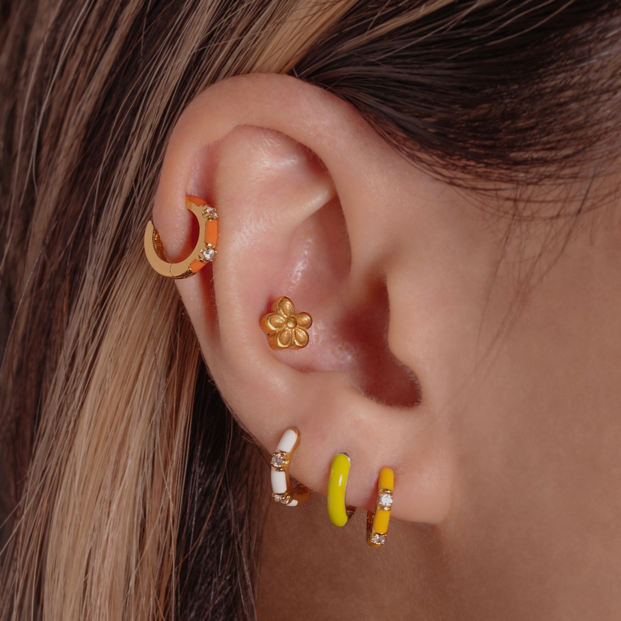 Koraal Oranje CZ Huggie Hoepel