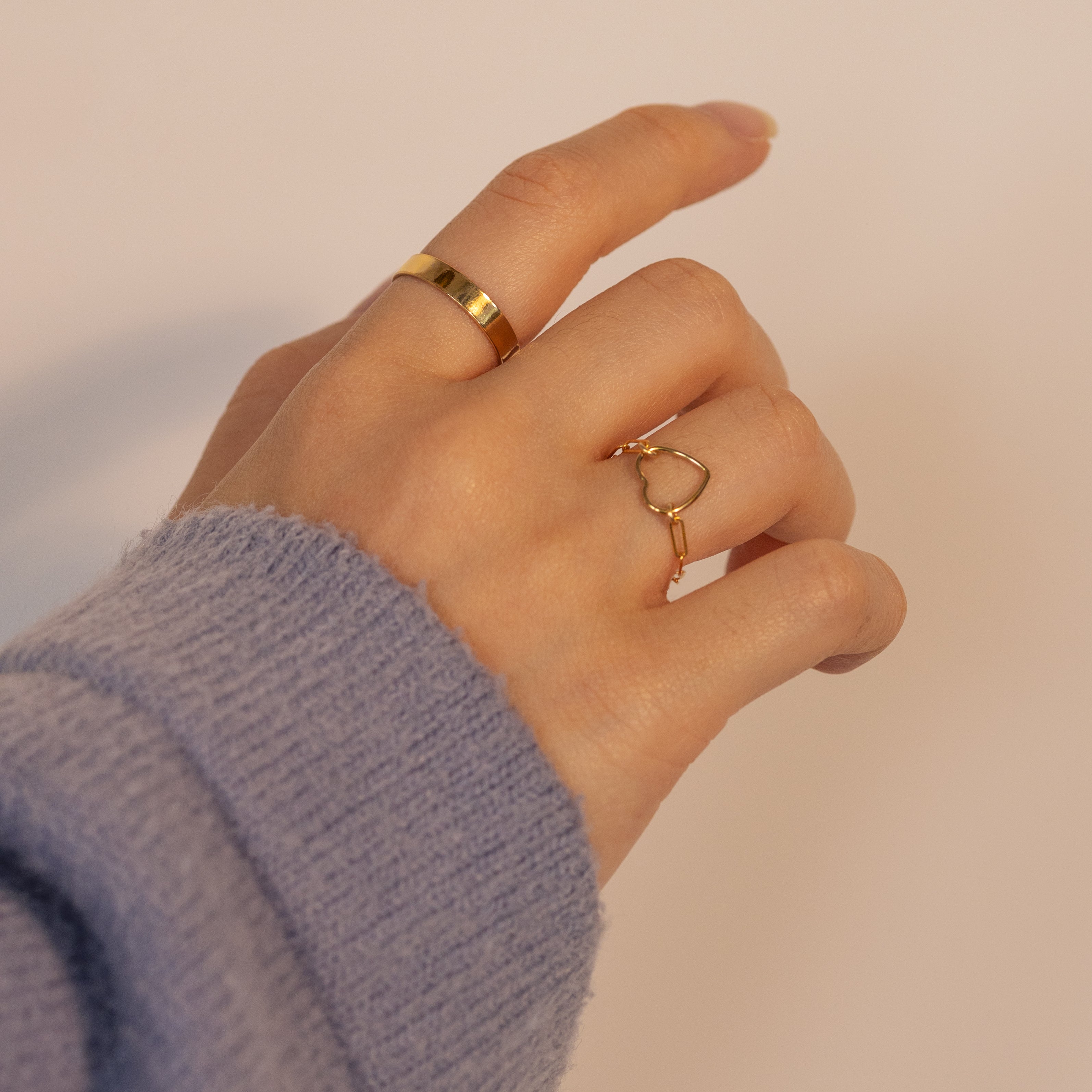 Love in Loveチェーンゴールドリング – J&CO Jewellery