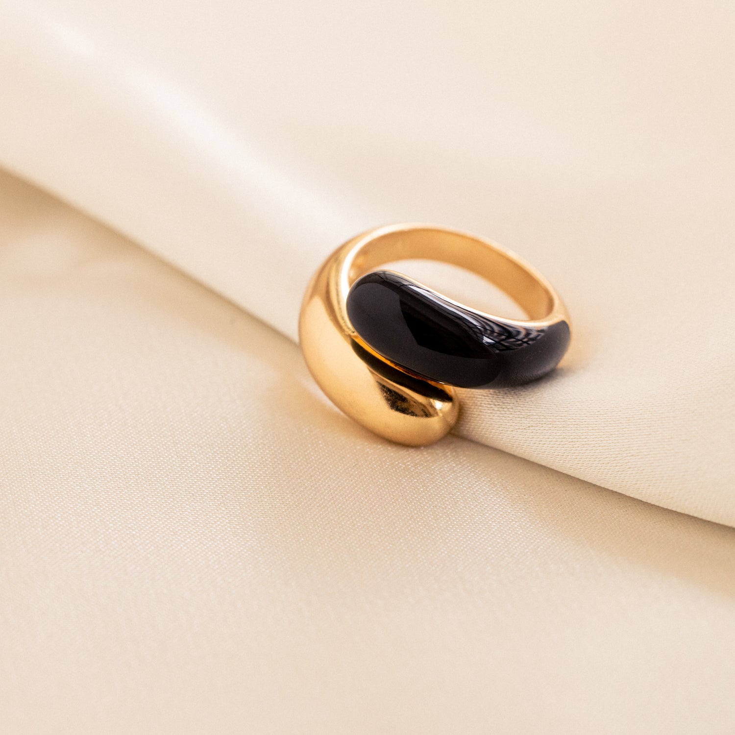 Cincin Enamel Hitam Kembar Kubah