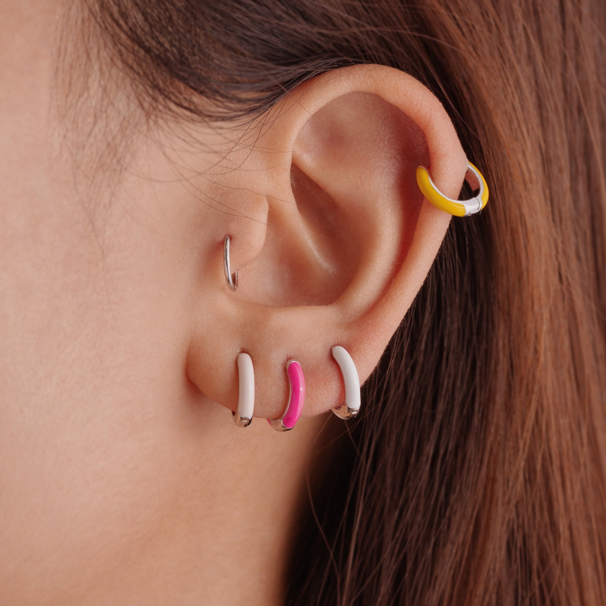 Anting Hoop Huggie Merah Muda Pengantin