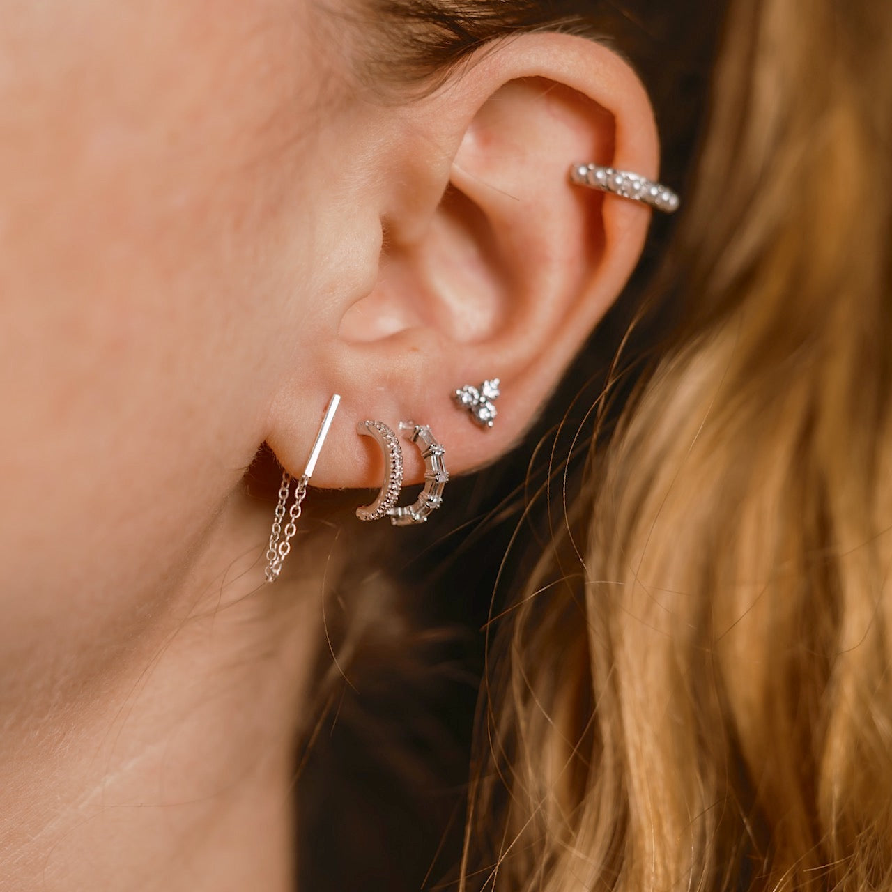 onderwijs Factureerbaar knelpunt Mini Bar Chain Stud Earrings – J&CO Jewellery