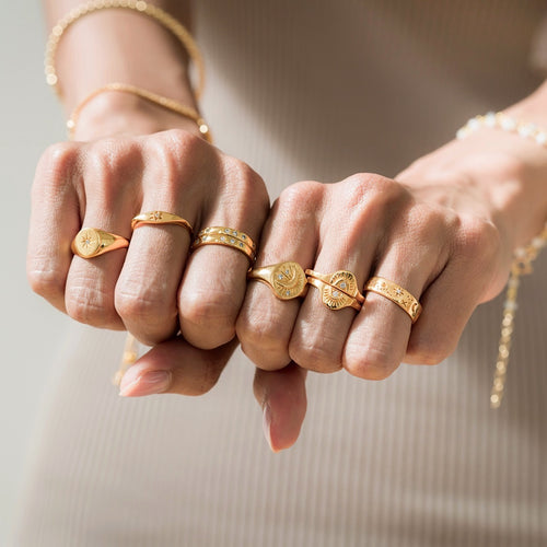 Mini Starburst Signet Ring Gold