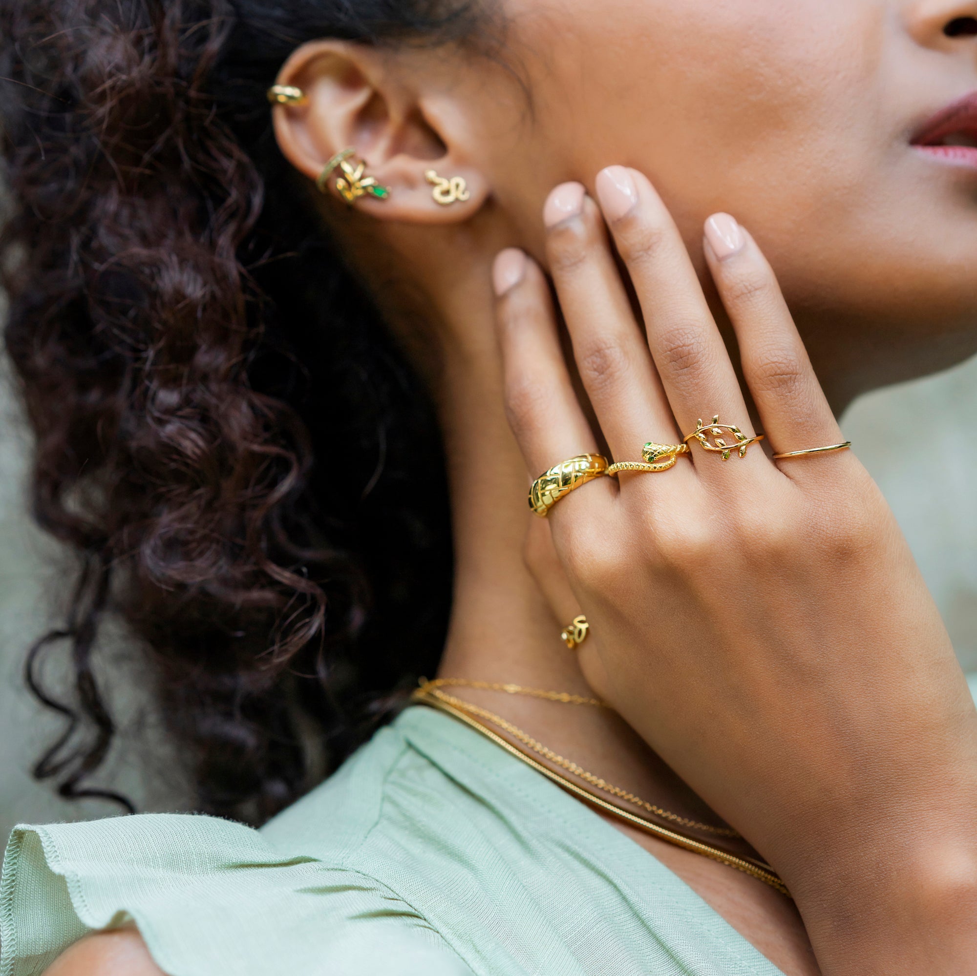 Teksturowany pierścionek wąż srebrny