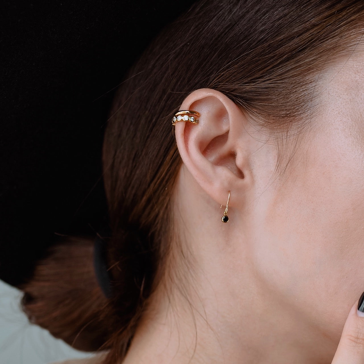 小黑色边框垂坠耳环