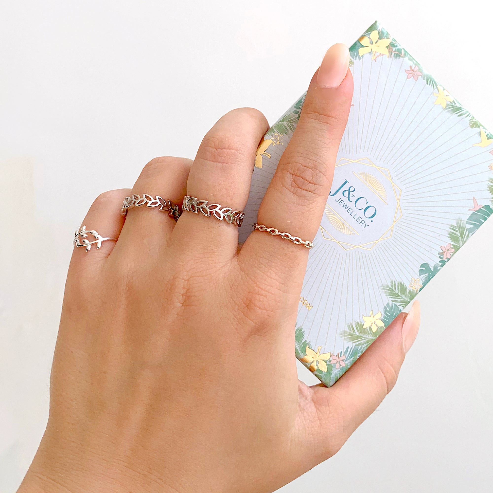 Pierścionek z liściem winorośli, srebrny