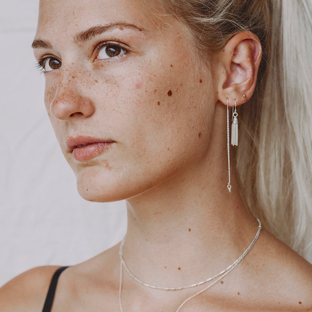 Piccolo orecchino a filo Spike