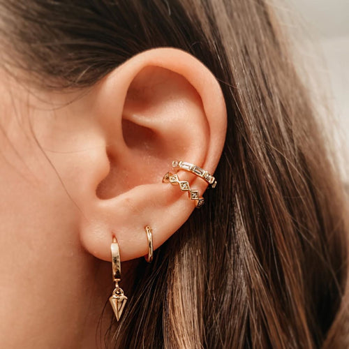 OOMPH Pair of Silver Stainless Steel Small Magnetic Non-Piercing Stud  Earrings: Buy OOMPH Pair of Silver Stainless Steel Small Magnetic Non- Piercing Stud Earrings Online at Best Price in India | NykaaMan