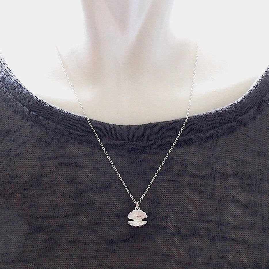 Collana con conchiglia
