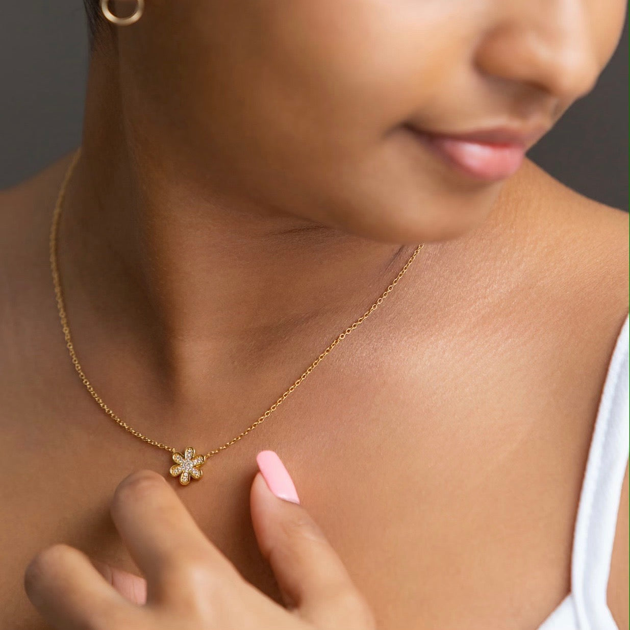 Pave shop daisy necklace