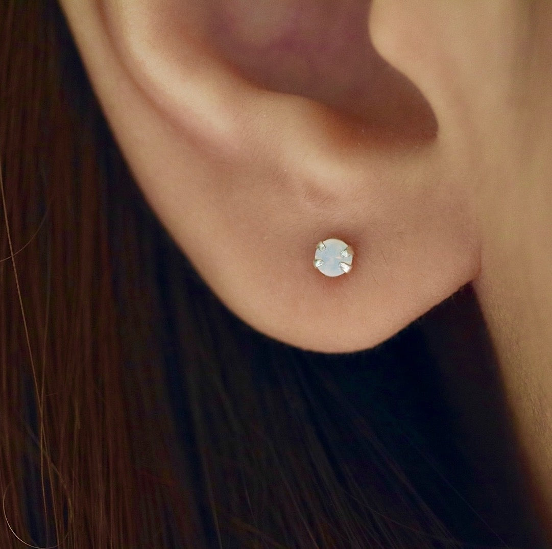 Opal Stud Earrings in 14k White Gold (7mm)